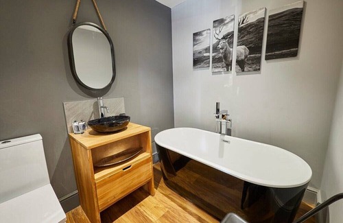 South Charlton Apartamento | Host & Stay | Rooftops Grey