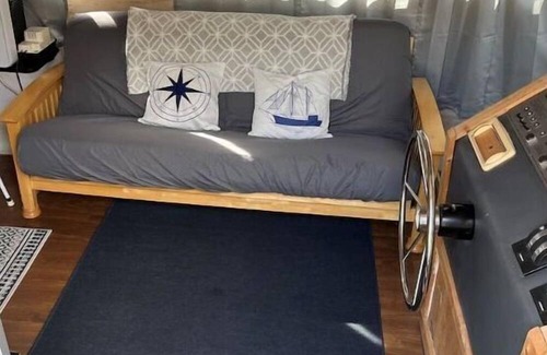 Gulf Breeze Alquiler De Eote | Delightful 1-bedroom houseboat with free parking.