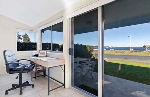Hawks Nest Casa | Summer Bay Sunsets - Pet Friendly