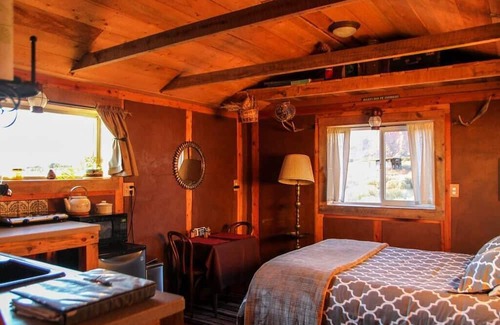 Cane Beds Cabina | Cozy Rustic Cabin on 400 Acres Zion & Bryce PRIVATE CANYON