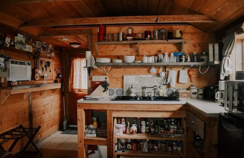 Cane Beds Cabina | Cozy Rustic Cabin on 400 Acres Zion & Bryce PRIVATE CANYON