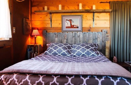 Cane Beds Cabina | Cozy Rustic Cabin on 400 Acres Zion & Bryce PRIVATE CANYON