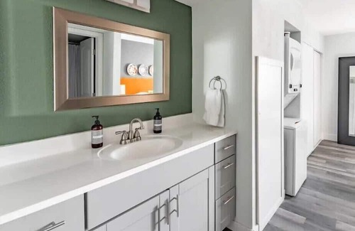 Camelback East Apartamento | Gorgeous CozySuites Camelback w/pool,parking! 05