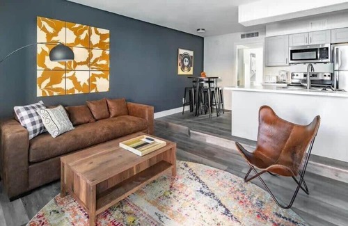 Camelback East Apartamento | Gorgeous CozySuites Camelback w/pool,parking! 05