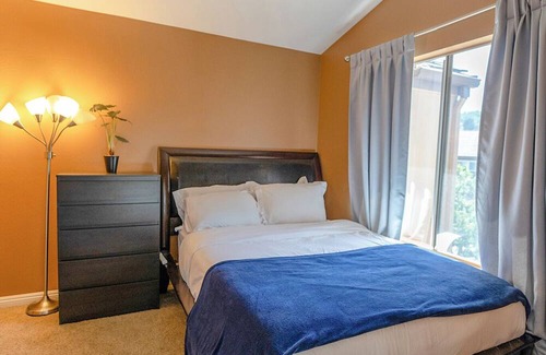 Anaheim Hills Casa | Luxury 3 BR 3 Baths: Disneyland, Beaches, Pool, Hot Tub, Gym, Rose Garden, WFH