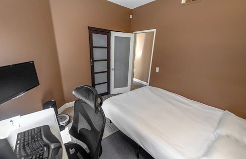 Anaheim Hills Casa | Luxury 3 BR 3 Baths: Disneyland, Beaches, Pool, Hot Tub, Gym, Rose Garden, WFH