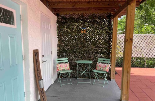 Coral Way Cabaña | The Cottage
