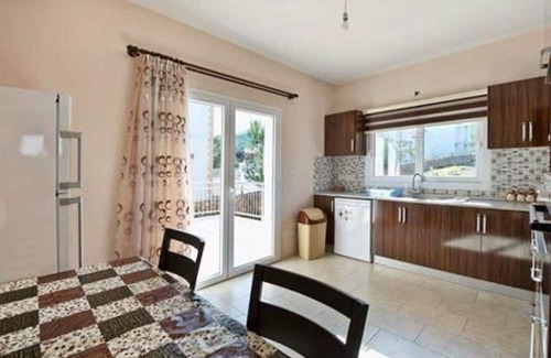 Kyrenia Villa | House with Shared Pool and Terrace 9 min to Beach