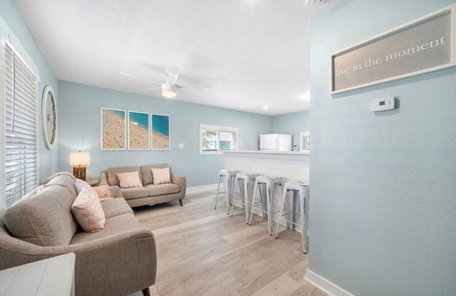 Jamaica Beach Casa | Blue Haven|BeachBox|2 Living Rooms/2 Mins to Beach
