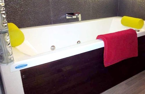 Ubrique Apartamento | Homerez - Beautiful apartement for 2 ppl. with jacuzzi at Ubrique