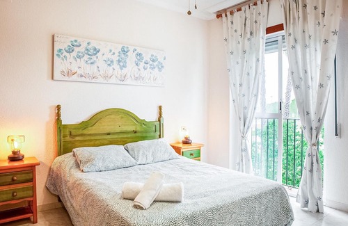 El Portil Apartamento | Enjoy a relaxing vacation in this inviting vacation home with a community pool.