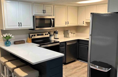 Auburn Condominio | 2BR/2BA Renovated Condo under 1 mile to Toomers