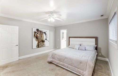 Wessex Square Casa | Stay in Luxury! | King Suite w/Hot Tub!