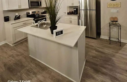 Canton Condominio | Luxury Condo in Canton, MI: Enjoy your stay in Comfort, Style, and Convenience.