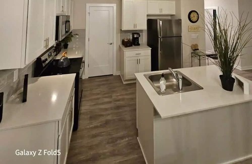 Canton Condominio | Luxury Condo in Canton, MI: Enjoy your stay in Comfort, Style, and Convenience.