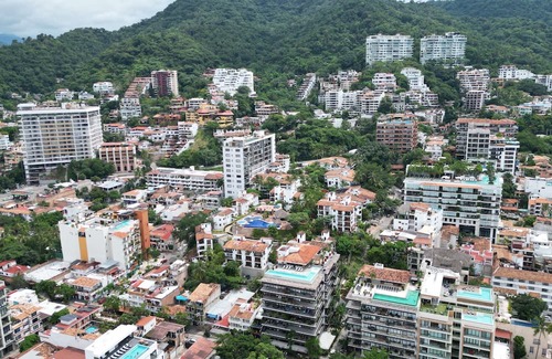 Emiliano Zapata Apartamento | Barrio Vallarta Suite L5- 1/2 Block from Los Muertos Beach