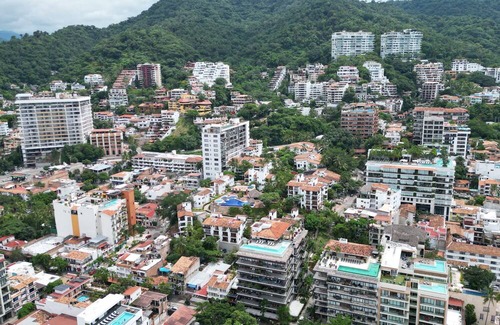 Emiliano Zapata Apartamento | Barrio Vallarta Suite L1- 1/2 Block from Los Muertos Beach