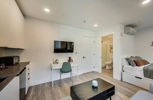 West Oakland Apartamento | Brand New Stylish Studio Suite Near Downtown!