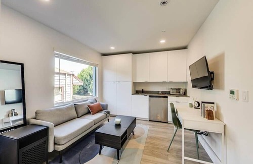 West Oakland Apartamento | Brand New Stylish Studio Suite Near Downtown!