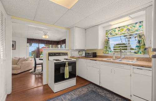 Ewa Casa | Ewa Beachfront Cottage: Beachfront w/Yard & Oceanviews - Your Nostalgic Aloha!