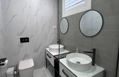 Catherine Hill Bay Apartamento | Blue Moon Getaway, cozy, relaxing... stones throw from the beach and the lake