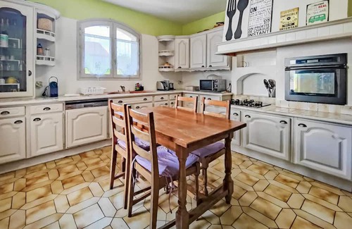La Courneuve Casa | Large and family vacation home in a great location to discover Paris.