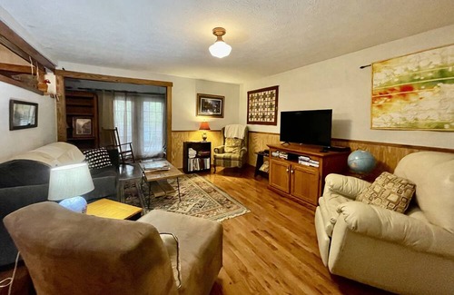 Berkeley Springs Cabina | Country Cabin NEW to our program for October 2023
