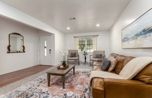Farmers Branch Casa | Lake side Bliss Near DFW