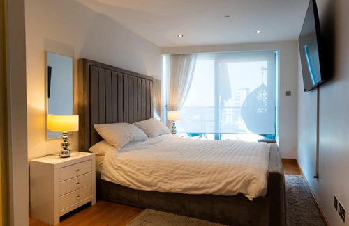 Gibraltar Apartamento | Ocean Village Suite-hosted by Sweetstay