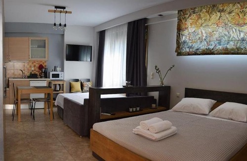 Agios Pavlos Apartamento | Quiet Urban Studio with Private Backyard