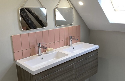 Haimps Casa | Stunning ‘Maison de Maitre’ with Private Pool, Near Cognac. Sleeps 10