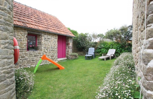 Vicq-sur-Mer Cabaña | Charming Stone Cottage with Private Garden, Terrace, Bikes, and Near Coastal Trails