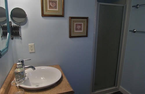 Black Point Cabaña | Idyllic, sparkling clean ocean/beach cottage for your spontaneous getaway.