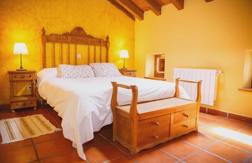 Horcajuelo de la Sierra Chalet De Esquí | Ideal for groups of 12 to 16 passengers who want to enjoy nature.