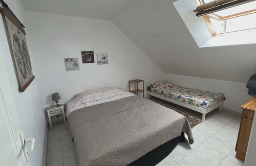 Miroir - Batignolles Apartamento | L'Arbre de Vy, T2 42m2 detached, sleeps 5, garage, near train station