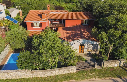 Krnica Apartamento | Holiday apartment with pool and air conditioning