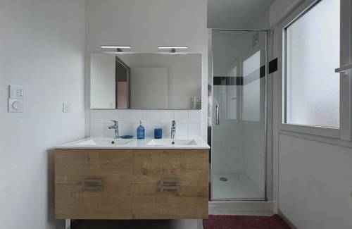 Miroir - Batignolles Casa | Le Mirage - Parking - Tramway - 8p - Rêve au Mans