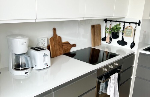 Kotka Condominio | Modern condo close to all the amenities- 5 min walk to the Marina
