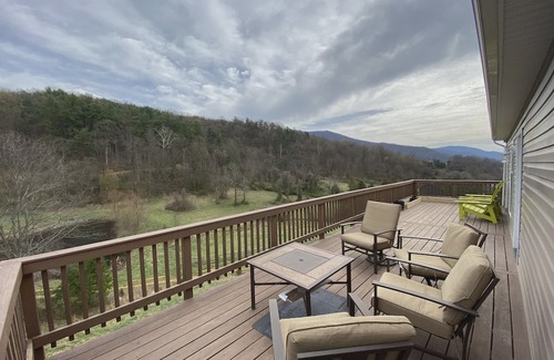 Luray Casa | Shenandoah Serenity - Luxurious Mountain Cabin - Swimming Pool, Spa, Jacuzzi!