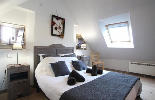 Vicq-sur-Mer Cabaña | Charming Stone Cottage with Private Garden, Terrace, Bikes, and Near Coastal Trails