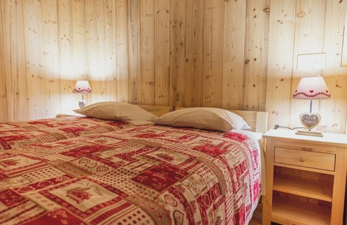 Montagnole Casa | Apartment 'Le Chalet De La Source' with Mountain View, Private Terrace and Wi-Fi