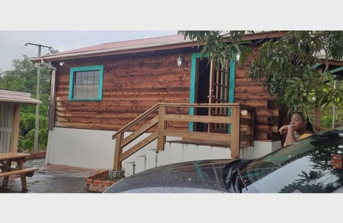 Anse La Raye Cabaña | Log Cabin in Anse La Raye