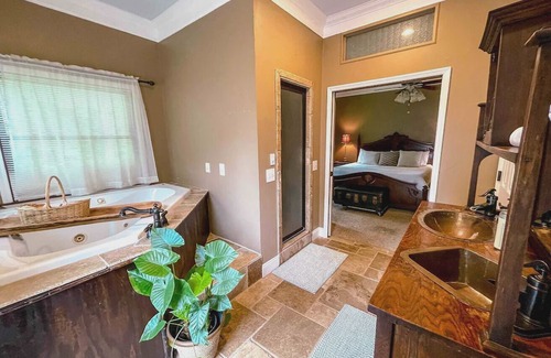 Montevallo Casa | Shepherds Retreat - 2 miles to I-65