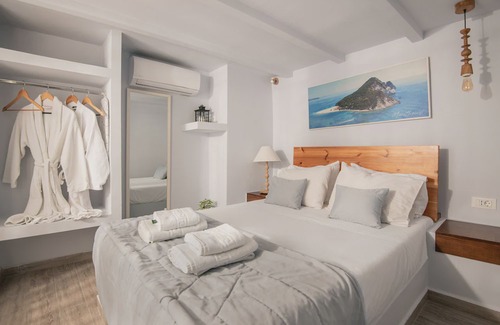 Ano Volimes Villa | Villa Tramonto with Private Heated Pool, by ZanteWize