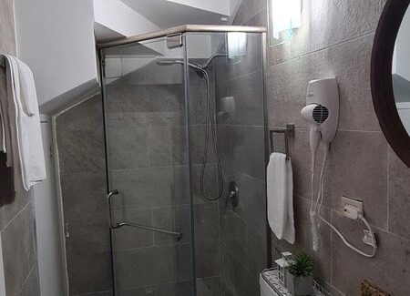 Mango Walk Apartamento | Newly remodeled unit in gated complex.