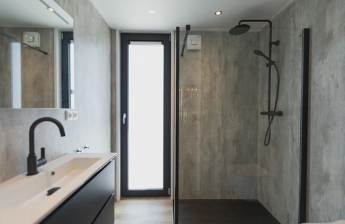 Municipality of Rhenen Casa | This amazing Eco-Lodge designed by an architect is highly luxurious and completely furnished for