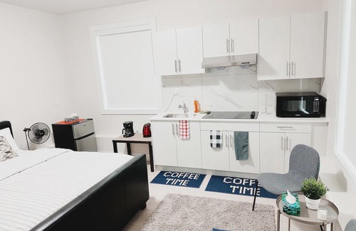 Guildford Apartamento | Cozy Studio with Mountain Views