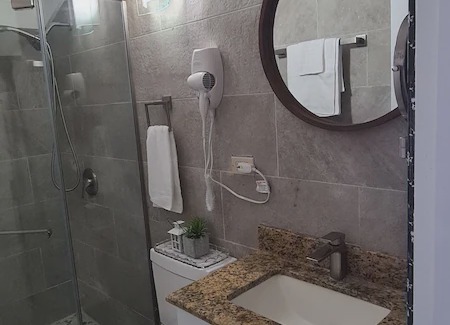 Mango Walk Apartamento | Newly remodeled unit in gated complex.