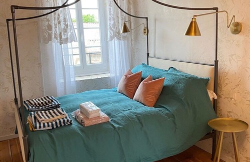 Haimps Casa | Stunning ‘Maison de Maitre’ with Private Pool, Near Cognac. Sleeps 10