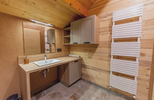 Montagnole Casa | Apartment 'Le Chalet De La Source' with Mountain View, Private Terrace and Wi-Fi